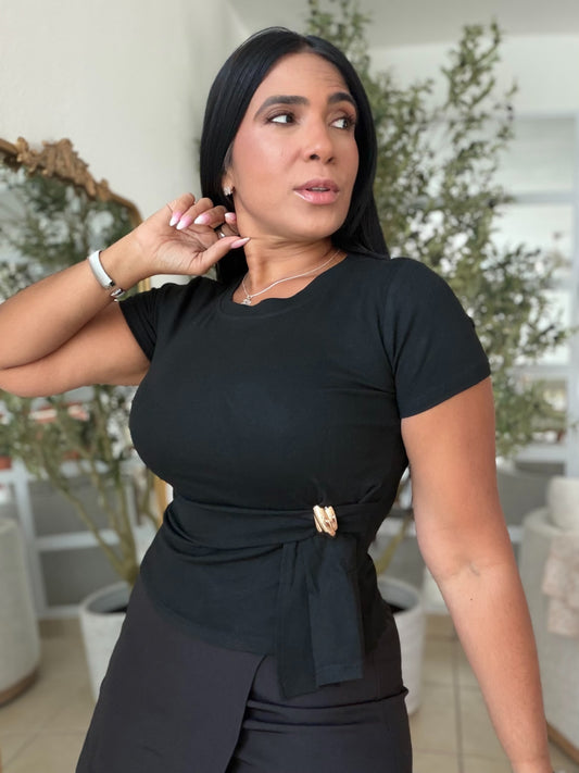 Blacky Black Spandex Cotton Top con detalle dorado