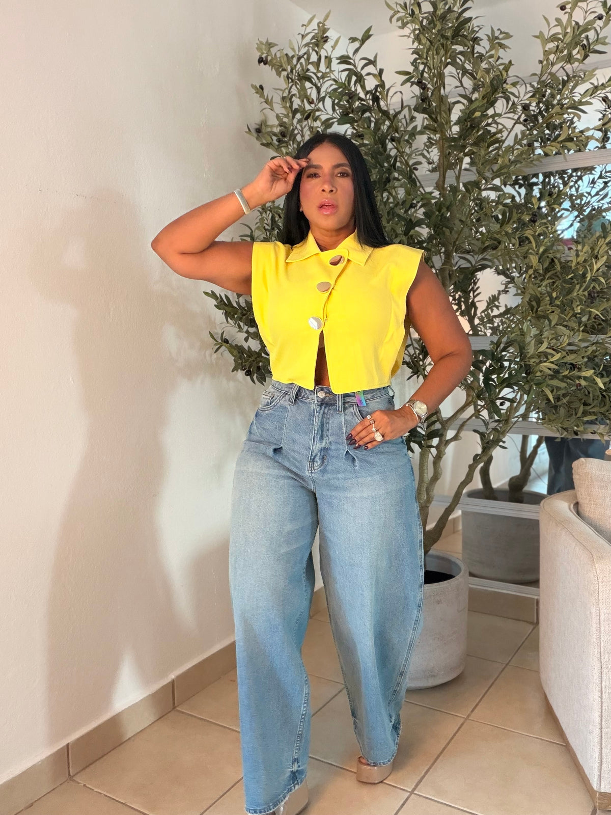 Luxury Top Amarilla con Botones Dorados