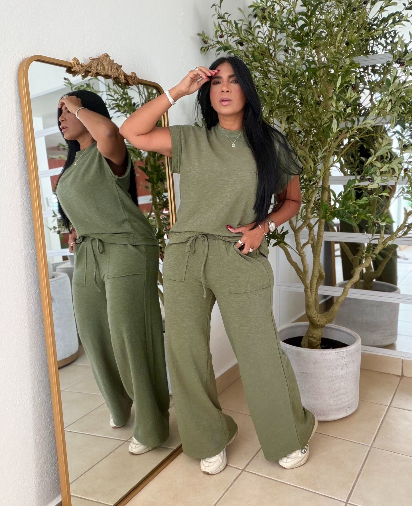 Set olive green  Luxe Travel Spandex Comfy Set (tiene bolsillos y no zipper ni botones) Conjunto de dos piezas Verde Olivo