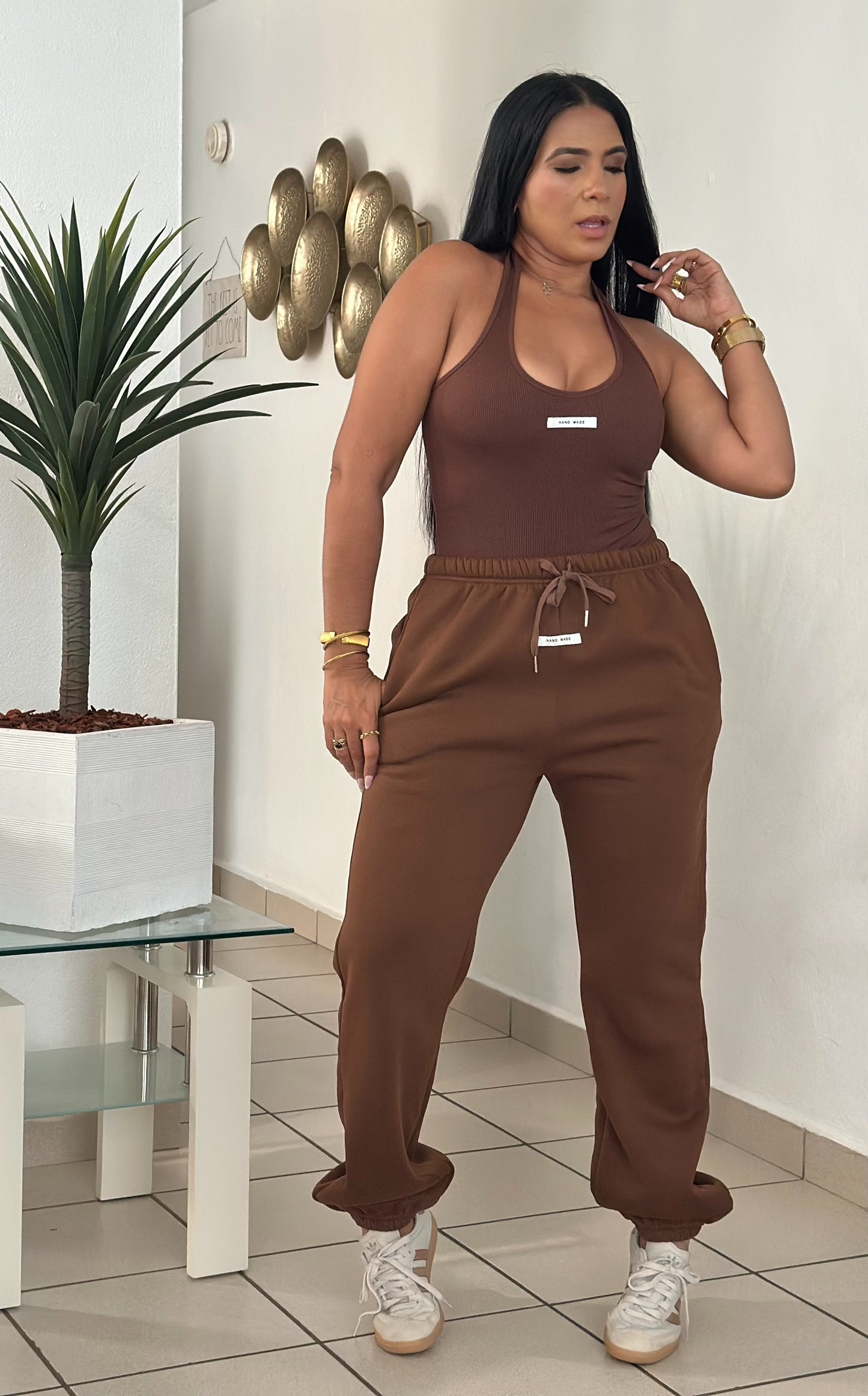 November Brown Chocó Spandex Bodysuit & Jogger Set (para viajar es perfecto)
