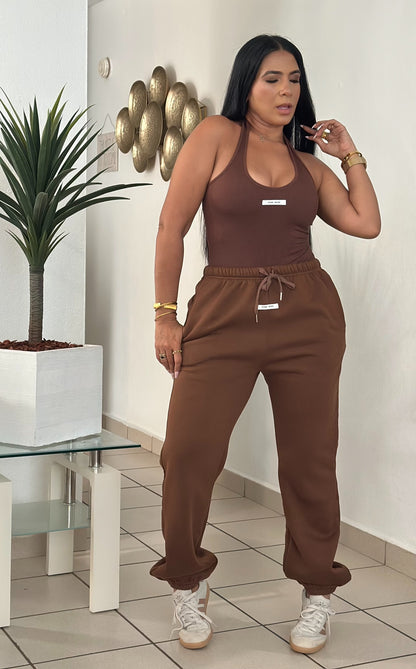 November Brown Chocó Spandex Bodysuit & Jogger Set (para viajar es perfecto)