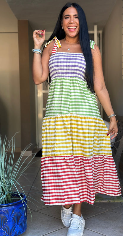 Los Colores Expandible y Bellooo Dress (ajustable en manguillos) ponle un top de manguitas cortas también