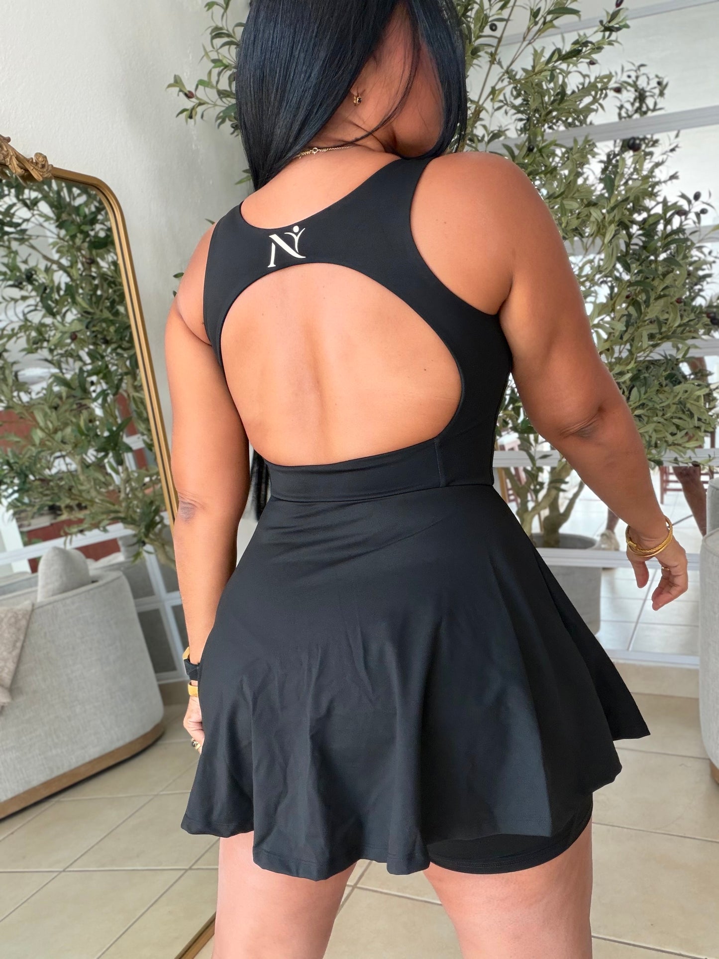 Nũra Activewear Spandex Dress von pantalòn debajo que puedes remover, bolsillos, pads en bra y controk de abdomen (black-negro) (SOLD OUT GRACIAS)