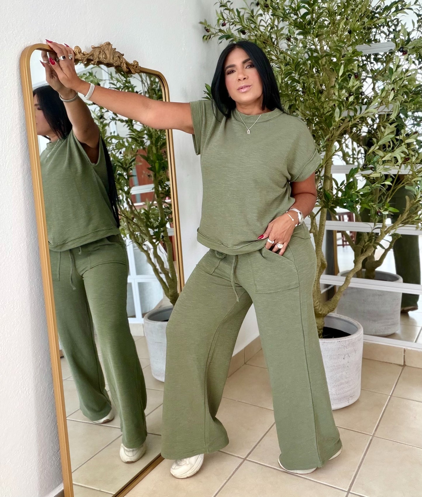 Set olive green  Luxe Travel Spandex Comfy Set (tiene bolsillos y no zipper ni botones) Conjunto de dos piezas Verde Olivo