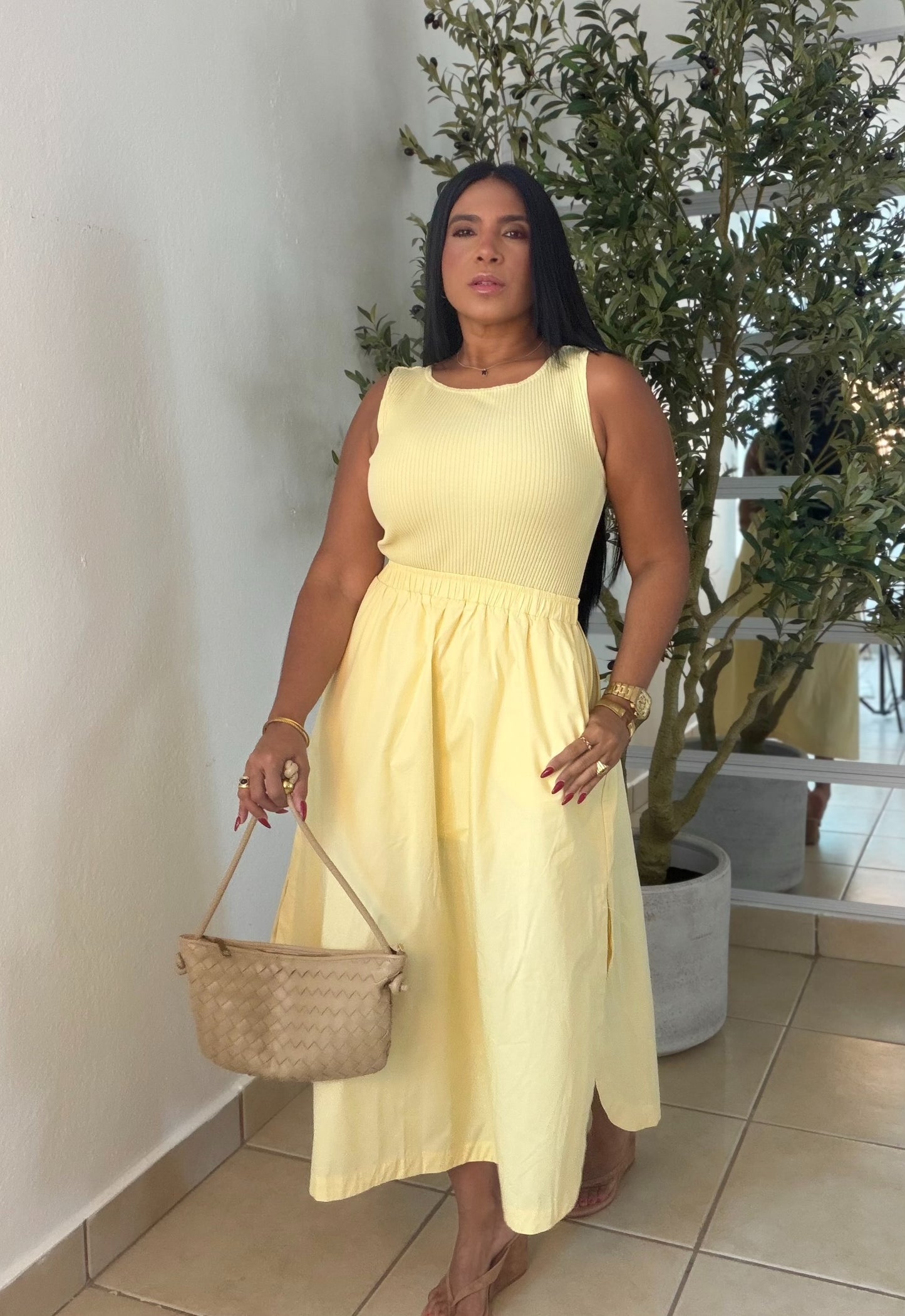 Butter Yellow Luxury Spandex Midi Knit Dress (forrito debajo suelto y tiene bolsillos)