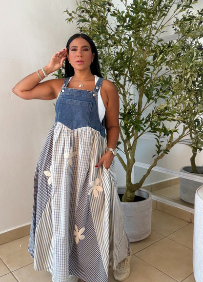 Denim Blue Patches and Fower Details  Oversized Dress (tiene bolsillos y ajustable a gusto en mangos)
