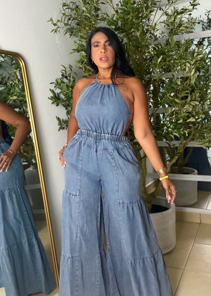 Cut-Out Denim Liviano Jumpsuit expandible y ajustable. No zipper ni botones. Tiene bolsillos