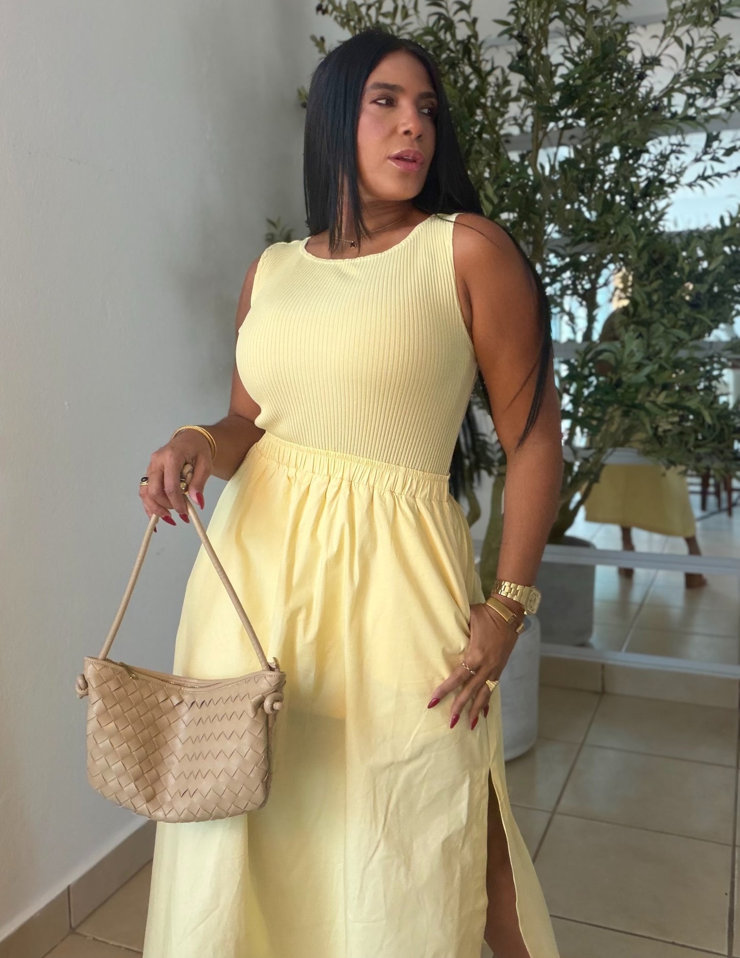 Butter Yellow Luxury Spandex Midi Knit Dress (forrito debajo suelto y tiene bolsillos)