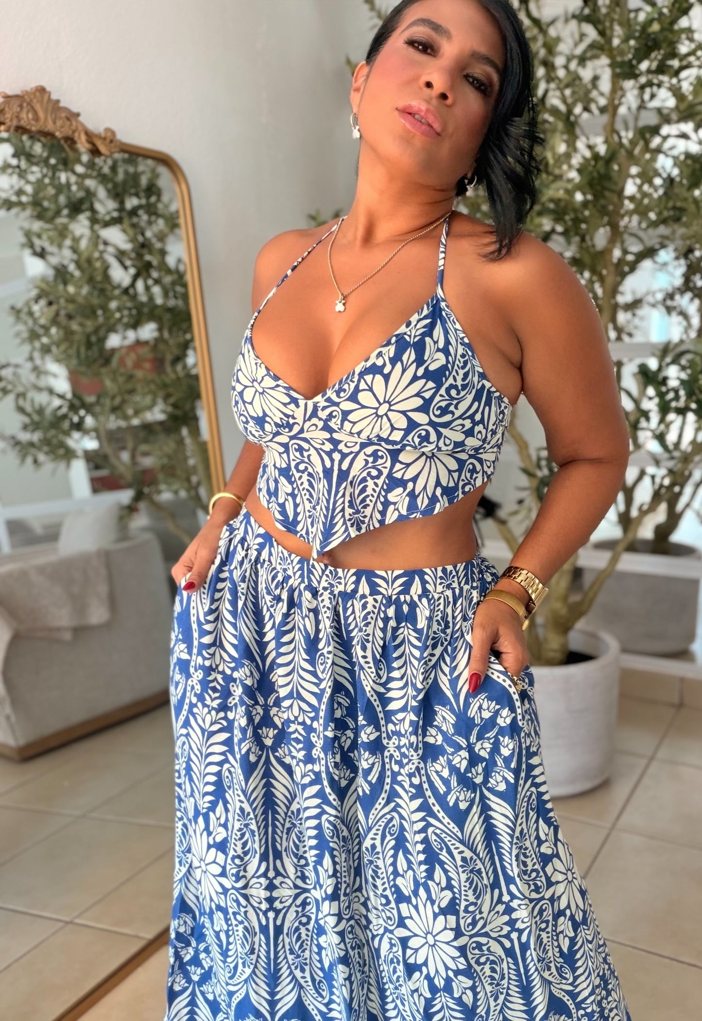 Italia Set Spandex y Top ajustable. Falda con bolsillos. Color azul y blanco (SOLD OUT GRACIAS)