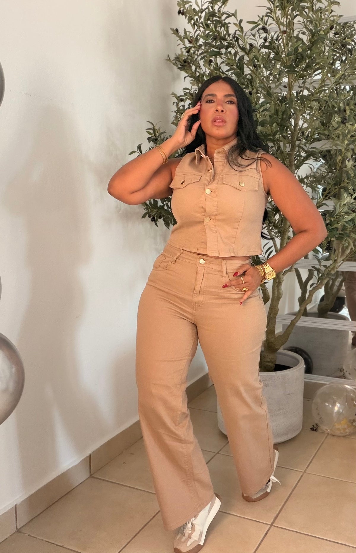 “Juanas” Mocha Beige Spandex Set Vest top y pantalòn . Simula denim (bien expandible) ùnico color y cubridor total. Mega còmodo