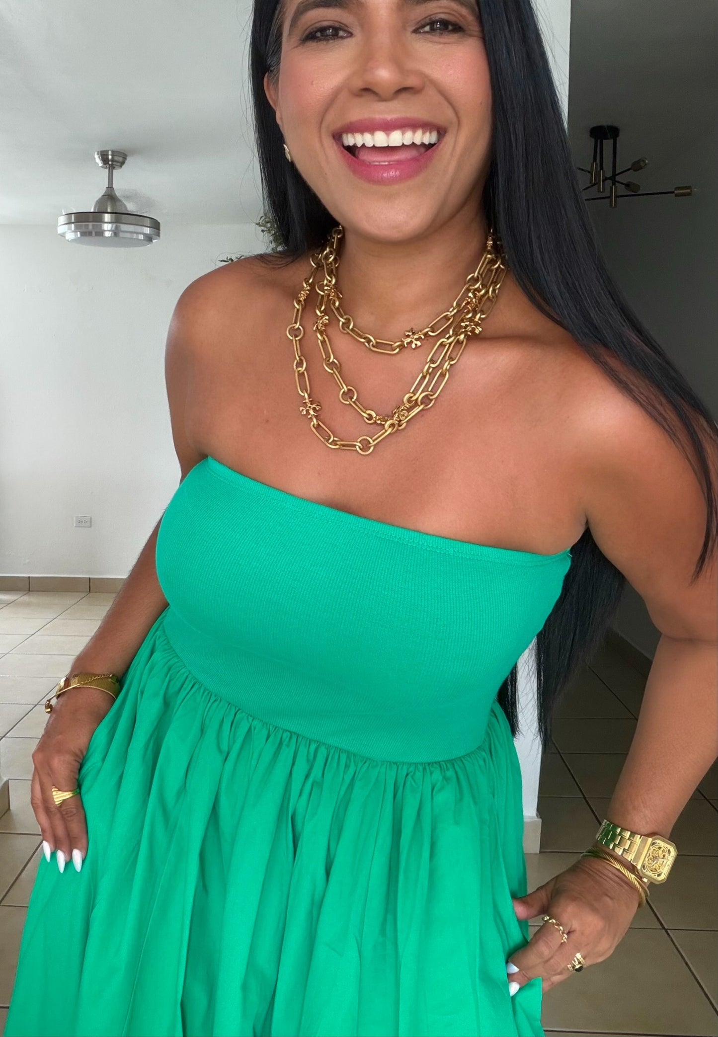 Stunning Green Tube Spandex Midi Dress (demasiado bello!!) tiene bolsillos. No zipper ni botones