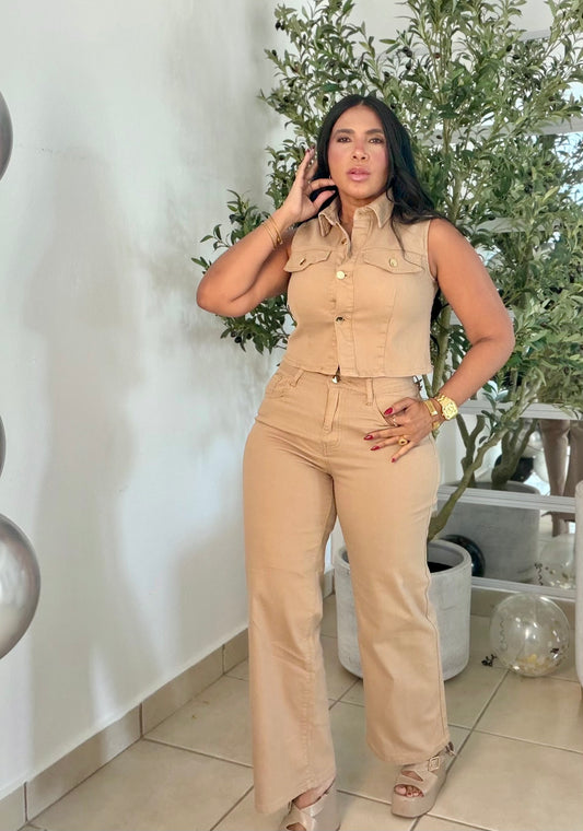 “Juanas” Mocha Beige Spandex Set Vest top y pantalòn . Simula denim (bien expandible) ùnico color y cubridor total. Mega còmodo(SOLD OUT GRACIAS)