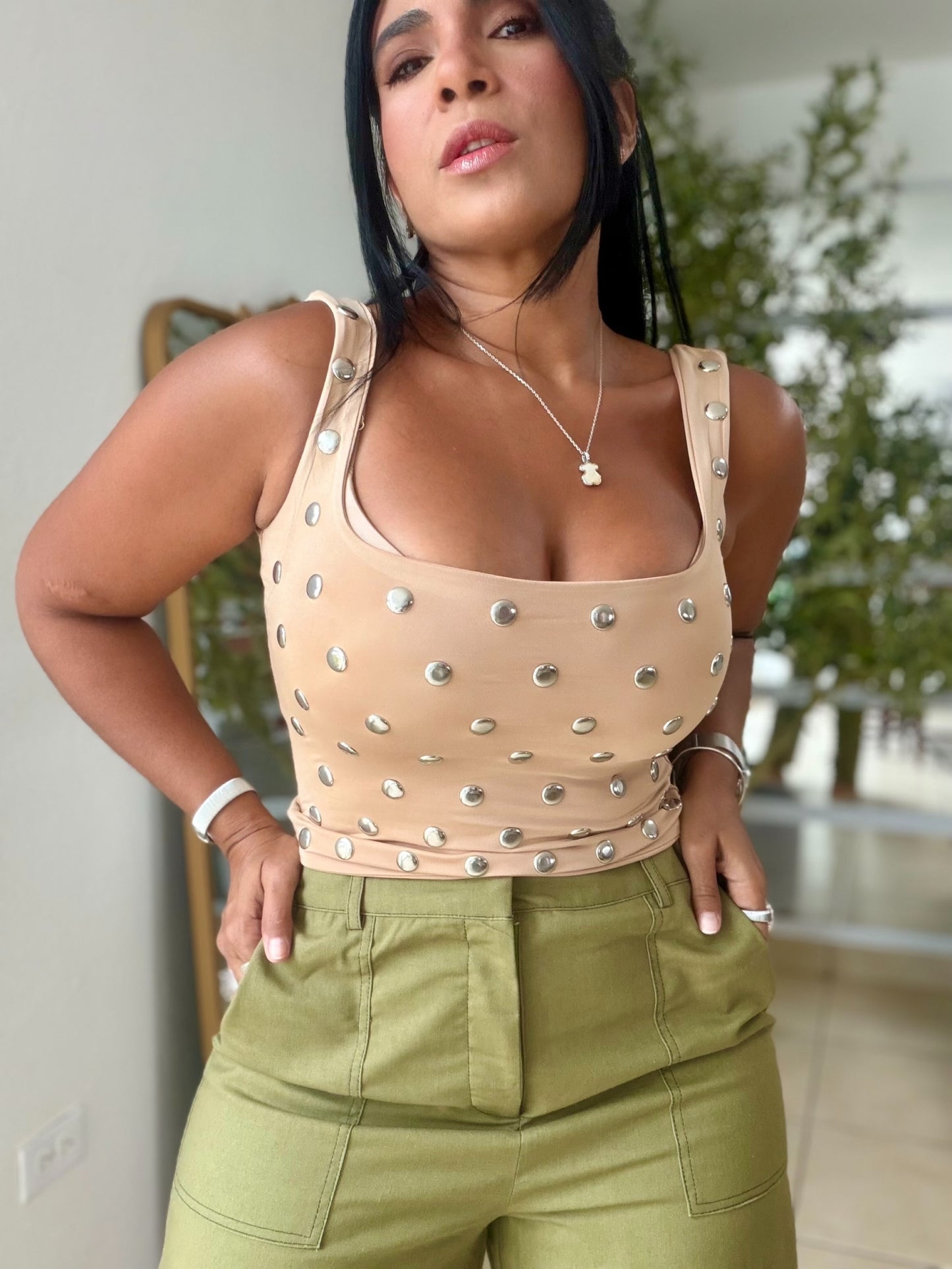 Beige Nude Spandex Top Con Metales fijos (por dentro es lisa) SOLD OUT