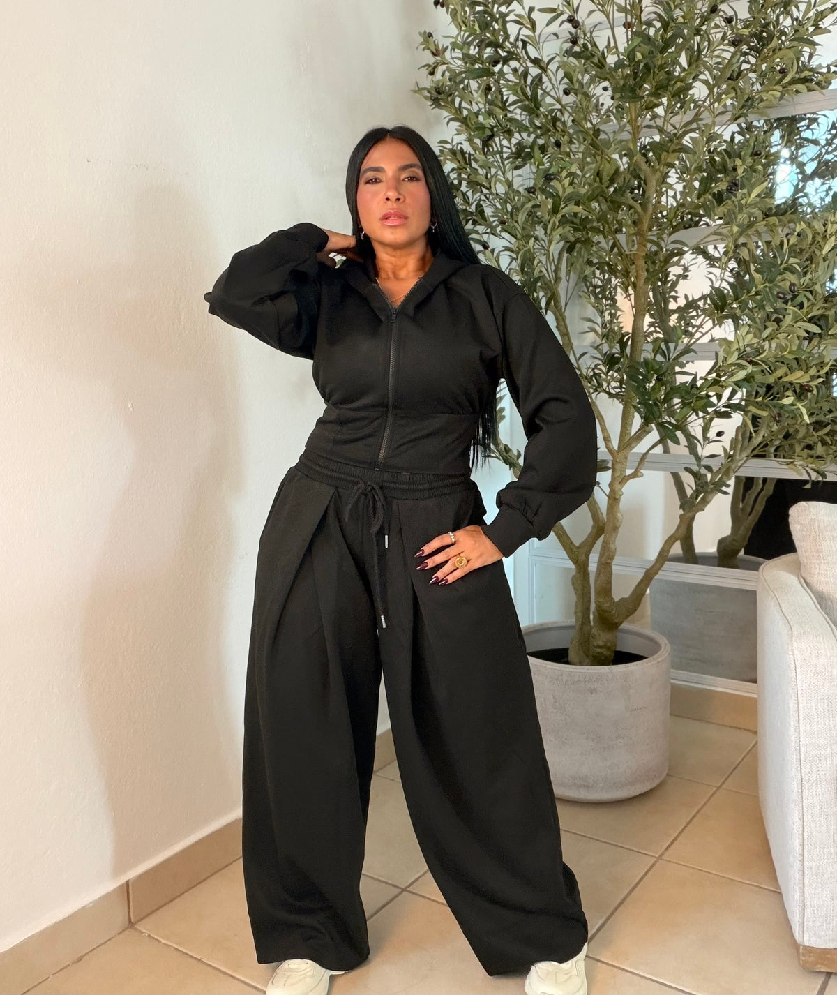 The Luxe Blacky Mega Premium Baggy Pants Set Spandex. Tiene bolsillos. La calidad y comodidad es a otro nivel! Color negro de lujo y de viajes es perfecto (SOLD OUT GRACIAS)