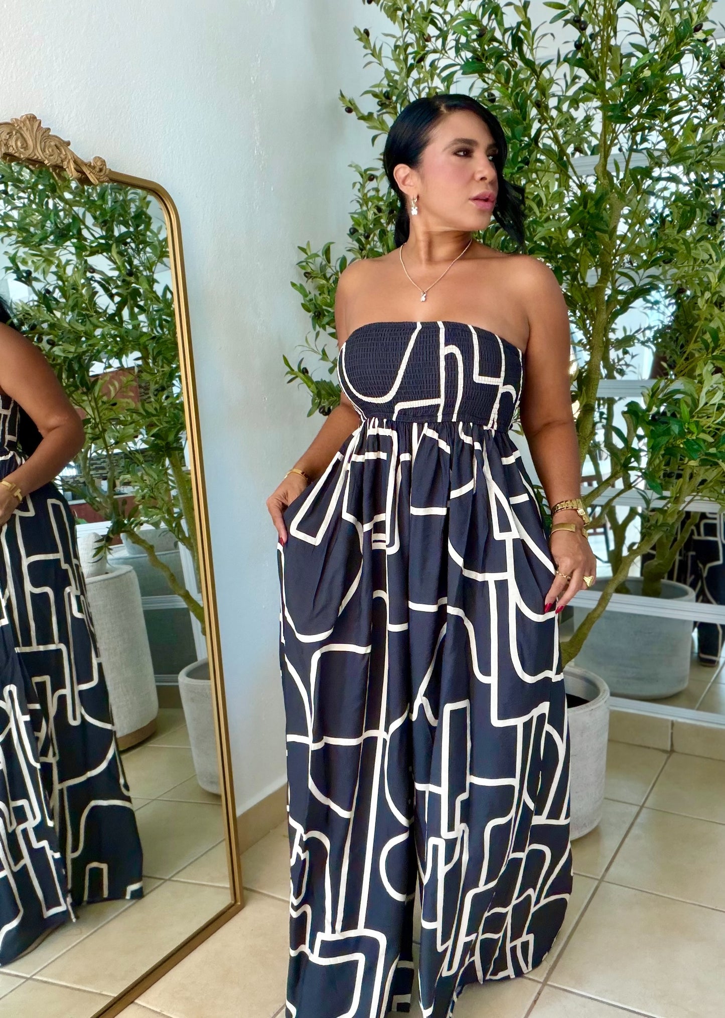 Darimar Wide Leg Spandex De Lujo Jumpsuit (tiene bolsillos y no zipper ni botones)Black and lìneas Beige (SOLD OUT GRACIAS)