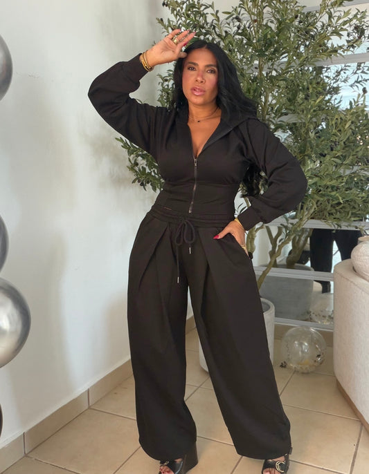 The Luxe Blacky Mega Premium Baggy Pants Set Spandex. Tiene bolsillos. La calidad y comodidad es a otro nivel! Color negro de lujo y de viajes es perfecto