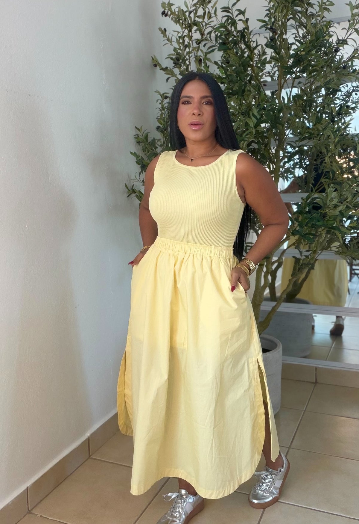 Butter Yellow Luxury Spandex Midi Knit Dress (forrito debajo suelto y tiene bolsillos)