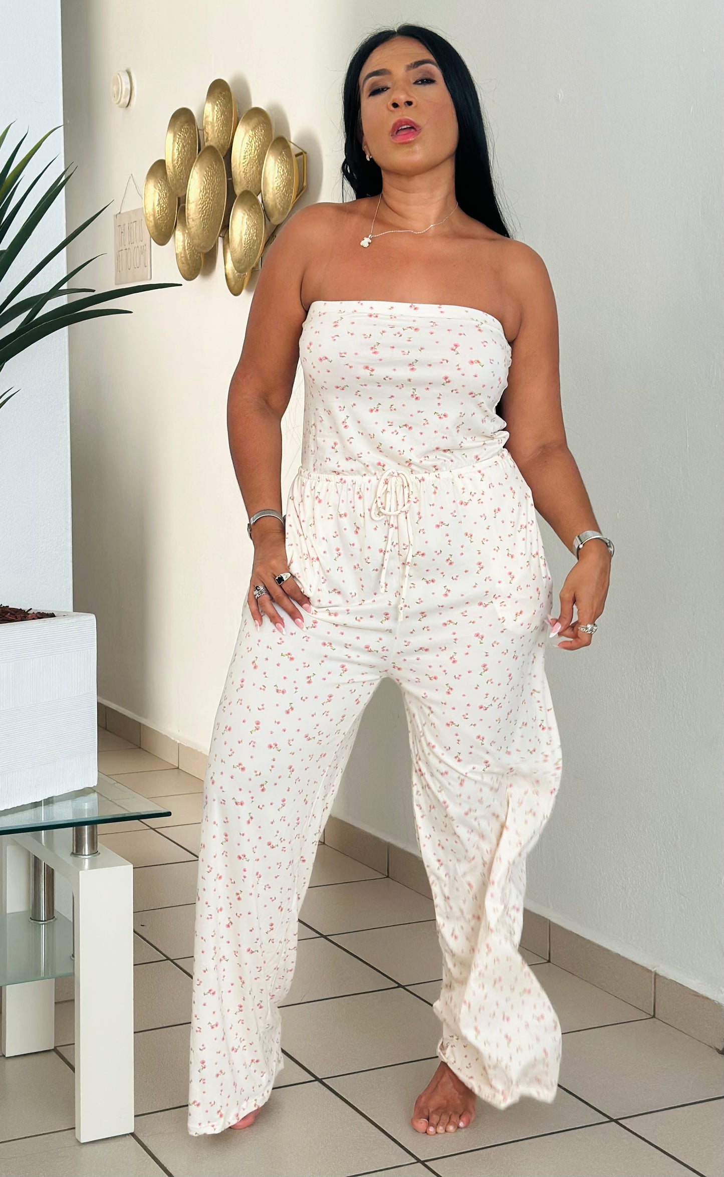 Comfy Beige Spandex Wide Keg Jumpsuit (detalles florecitas)