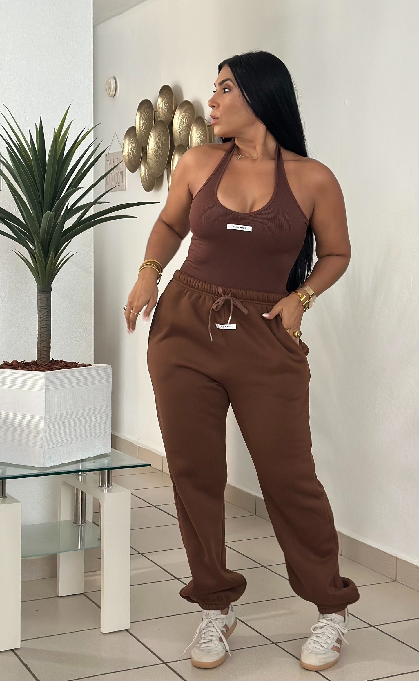 November Brown Chocó Spandex Bodysuit & Jogger Set (para viajar es perfecto)