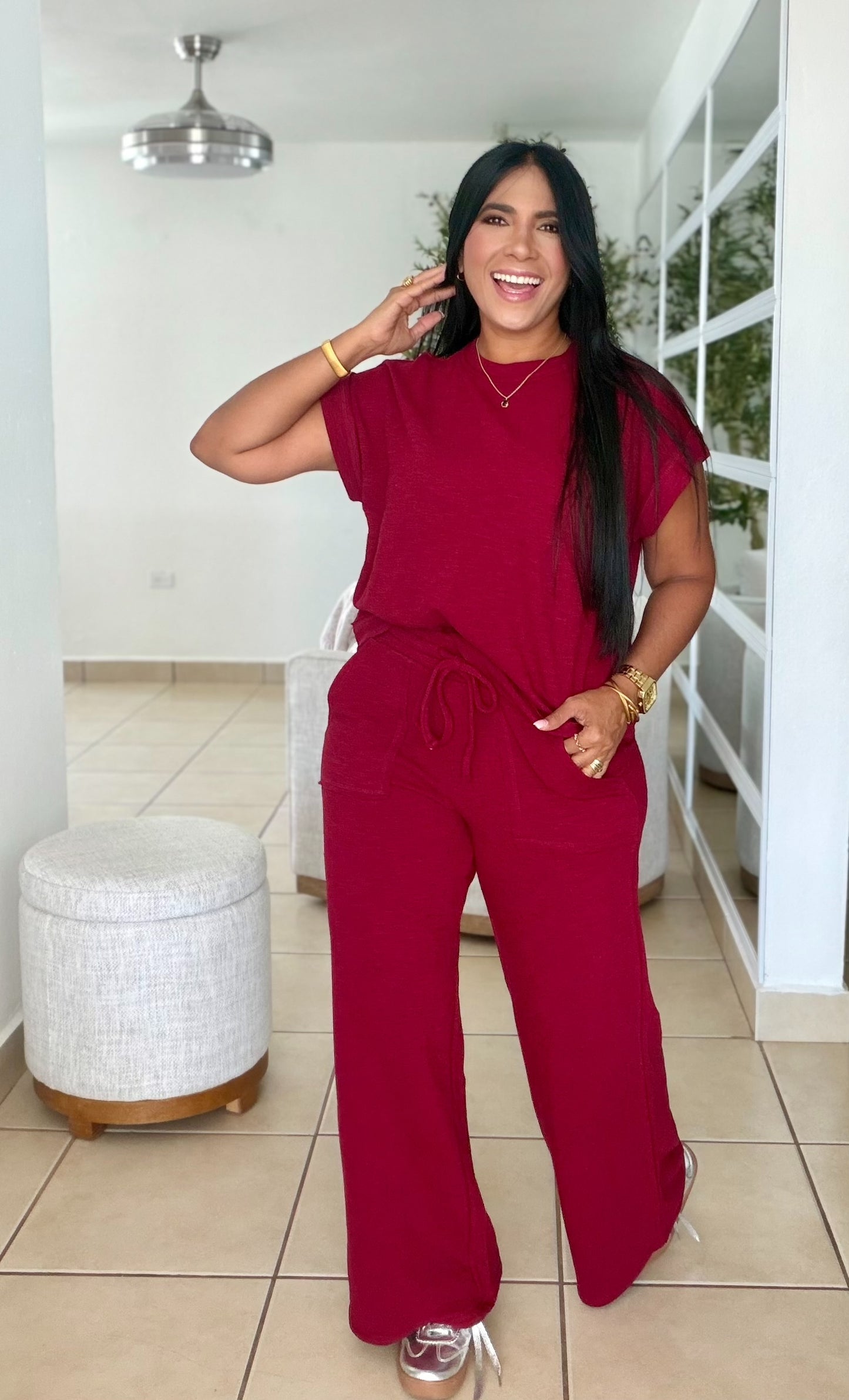 Outfits Set Red  Luxe Travel Spandex Comfy Set (tiene bolsillos y no zipper ni botones) Conjunto de dos piezas (SOLD OUT)