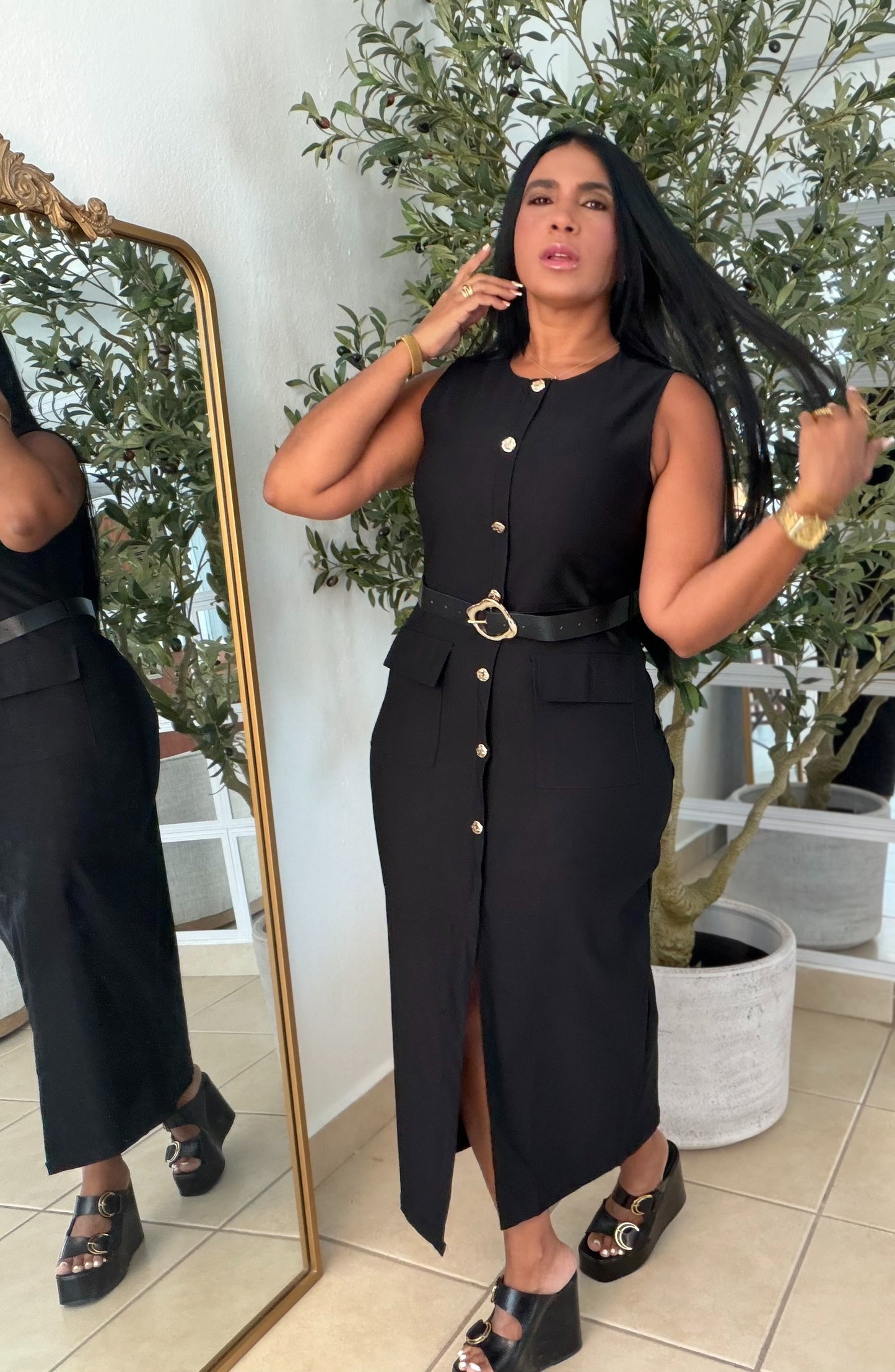 Black Spandex Dress With belt (traje negro bienn expandible con correa incluìda. Botones no se abren potque son fijos. Puesto small