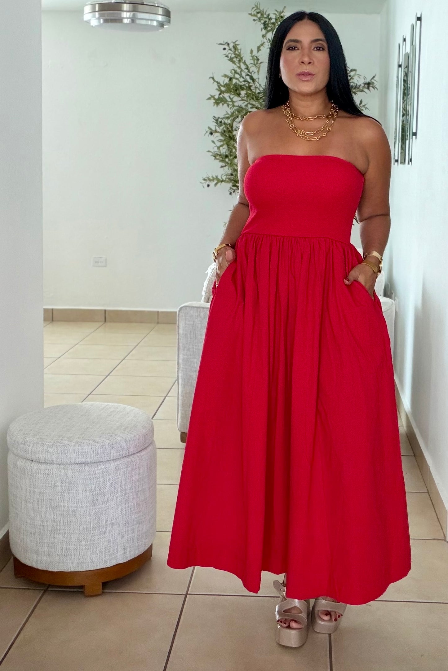 Stunning Red Tube Spandex Midi Dress (demasiado bello!!) tiene bolsillos. No zipper ni botones