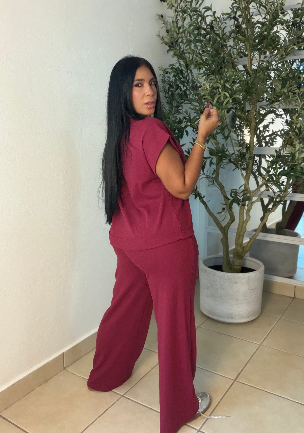 Burgundy Wine Spandex Set (top and pants) Bien Spandex y ùnico color. 💯 cotton premium y para viajar es muy top tambièn (Sold out Gracias)