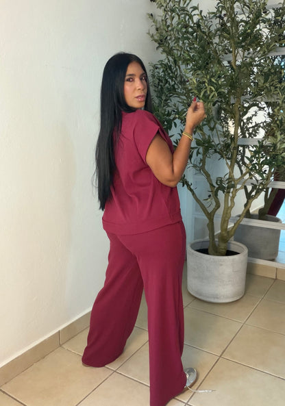 Burgundy Wine Spandex Set (top and pants) Bien Spandex y ùnico color. 💯 cotton premium y para viajar es muy top tambièn (Sold out Gracias)