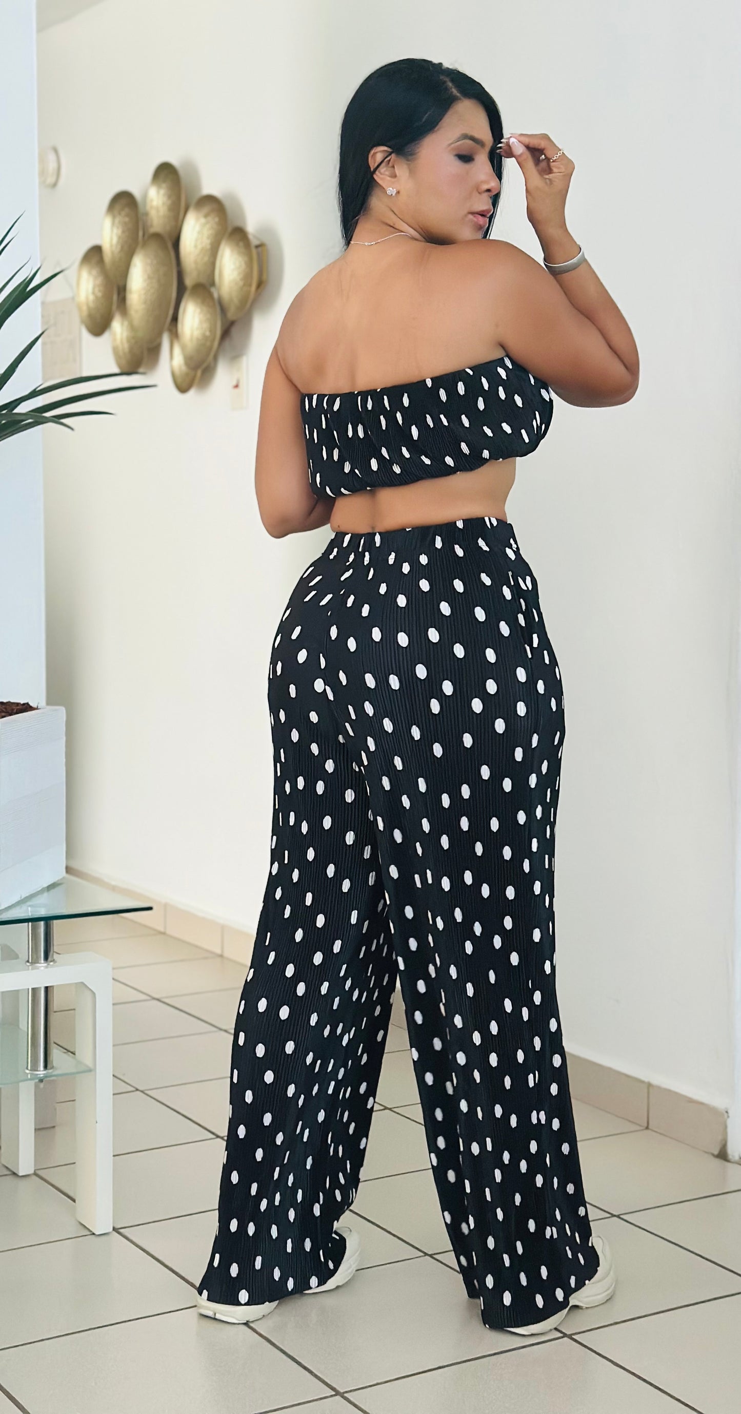 Set Polka Dots Mega Spandex y Mega bello ( tiene bolsillos y es bien suelto) puedes bajarle una talla) no zipper ni botones