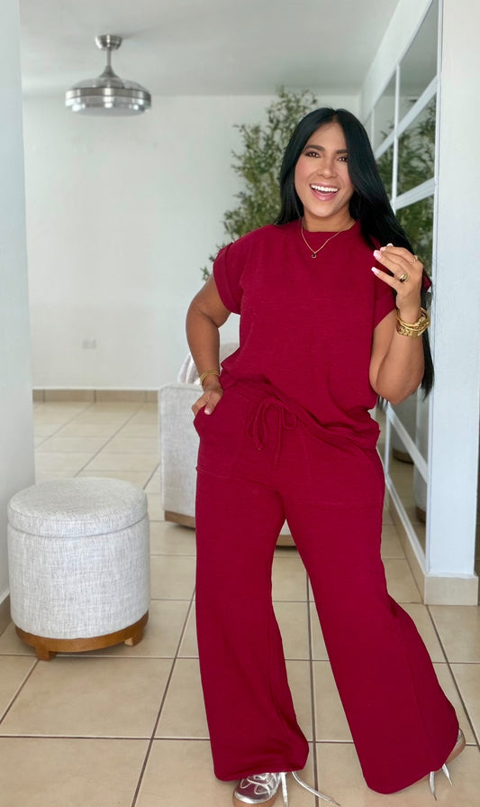 Outfits Set Red  Luxe Travel Spandex Comfy Set (tiene bolsillos y no zipper ni botones) Conjunto de dos piezas (SOLD OUT)