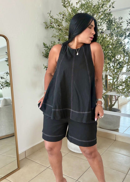 De Lujo Bien Expandible Bermuda Pants y Peplum Top Blacky Black CUBRIDOR (tiene bolsillos) no zipper no botones. Oversized (SOLD)