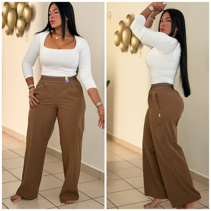 Es Igualito! Vibrant Spandex Total Choco Brown Wide Leg Liviano Pants. Color negro y tiene bolsillos COLOR BROWN CHOCO (SOLD OUT GRACIAS)