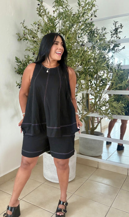 De Lujo Bien Expandible Bermuda Pants y Peplum Top Blacky Black CUBRIDOR (tiene bolsillos) no zipper no botones. Oversized (SOLD)