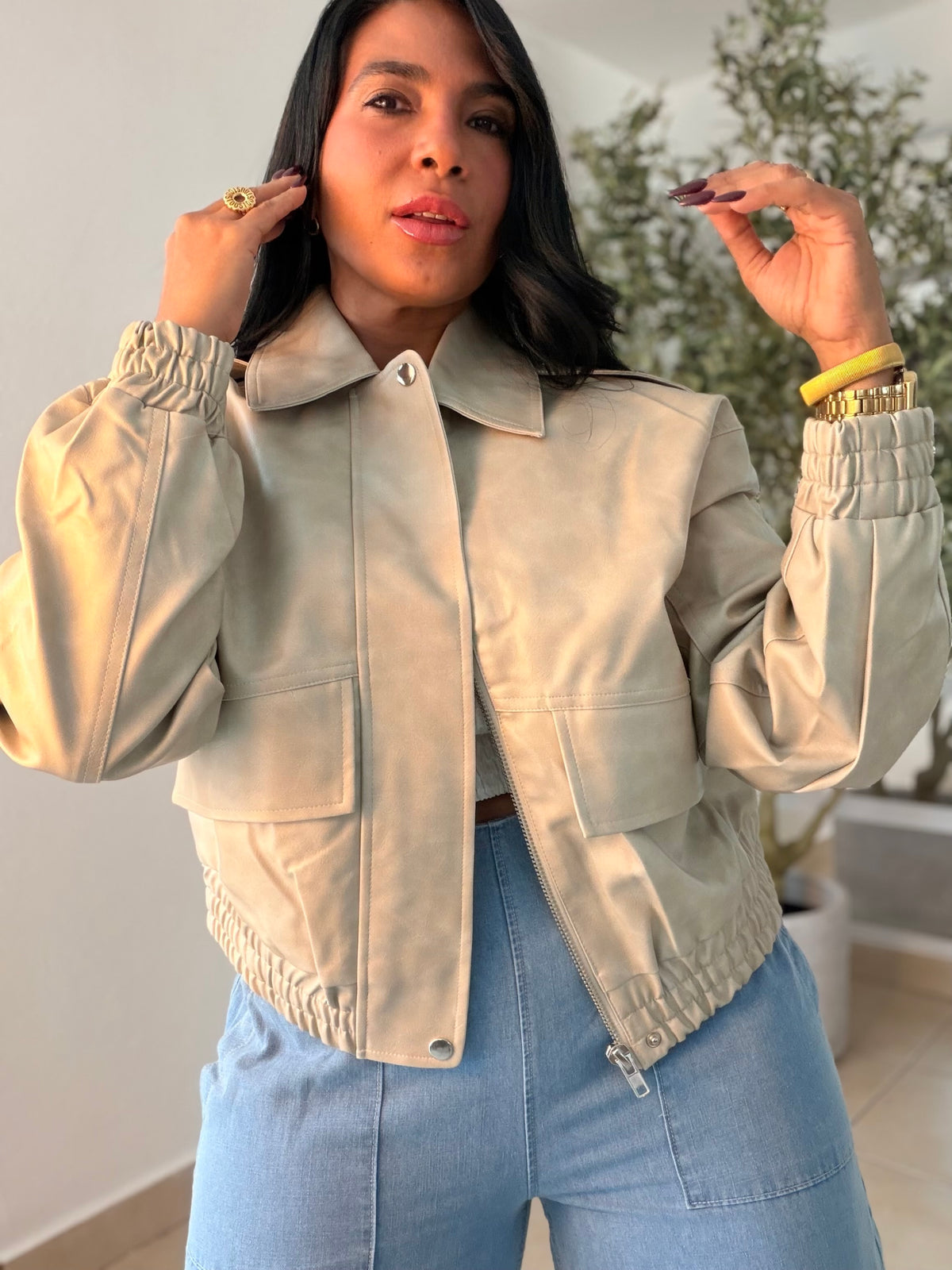 Chaqueta Ecru Beige Marmoleado de Mega Lujo! Oversized Style Expandible. Cómoda y tiene bolsillos.  Leather