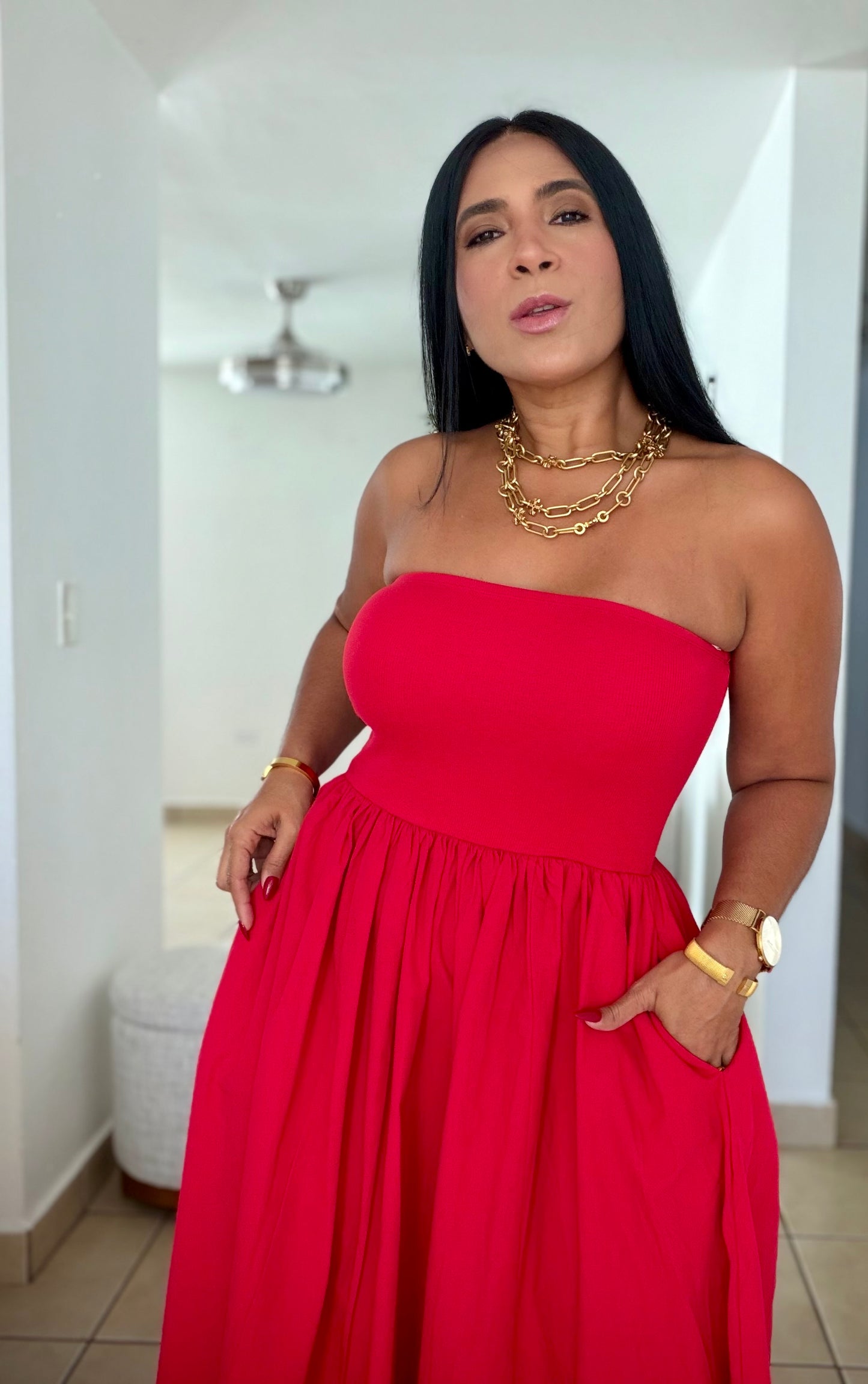 Stunning Red Tube Spandex Midi Dress (demasiado bello!!) tiene bolsillos. No zipper ni botones