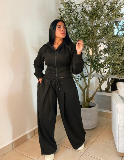The Luxe Blacky Mega Premium Baggy Pants Set Spandex. Tiene bolsillos. La calidad y comodidad es a otro nivel! Color negro de lujo y de viajes es perfecto (SOLD OUT GRACIAS)