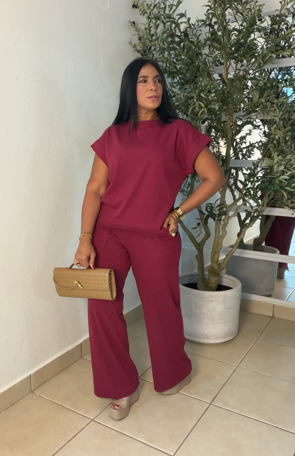Burgundy Wine Spandex Set (top and pants) Bien Spandex y ùnico color. 💯 cotton premium y para viajar es muy top tambièn (Sold out Gracias)