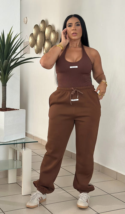 November Brown Chocó Spandex Bodysuit & Jogger Set (para viajar es perfecto)