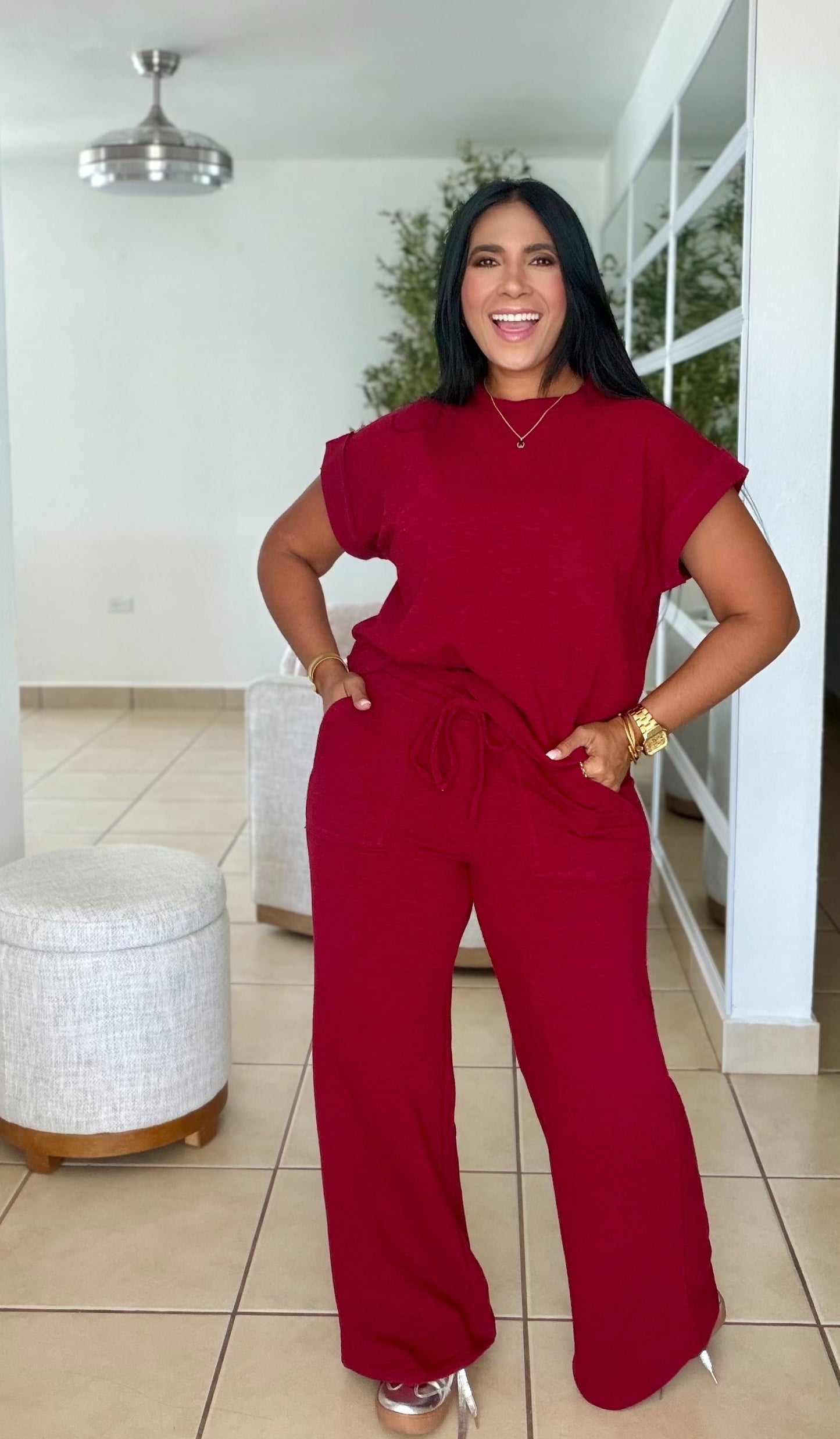Outfits Set Red  Luxe Travel Spandex Comfy Set (tiene bolsillos y no zipper ni botones) Conjunto de dos piezas (SOLD OUT)