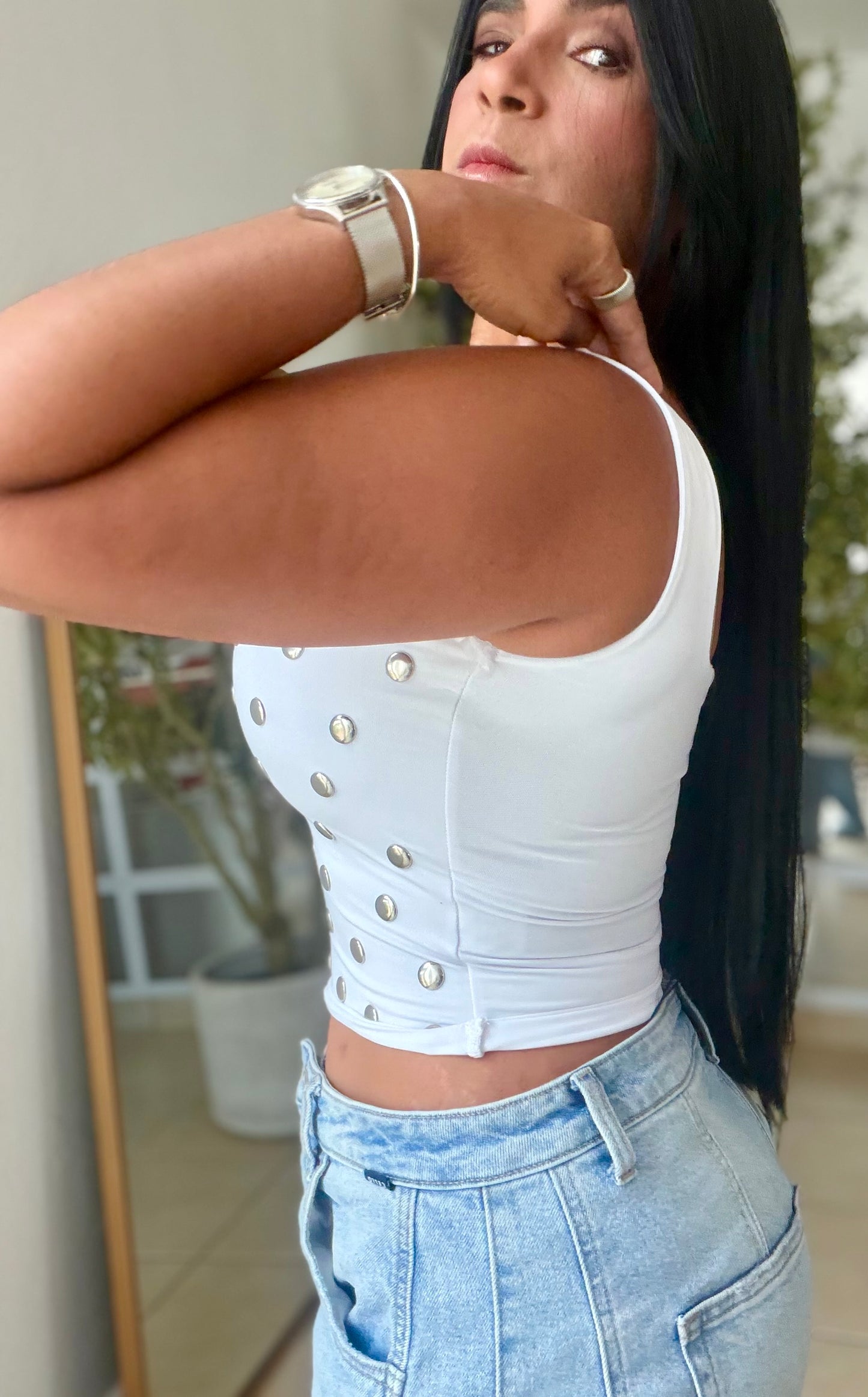 La favorita White Spandex Top Con Metales fijos (por dentro es lisa) SOLD OUT