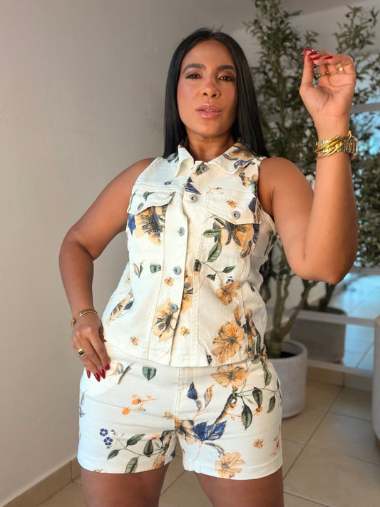 “Valeria” Denim White with flowers Set de Top tipo vest y shorts biennn expandible