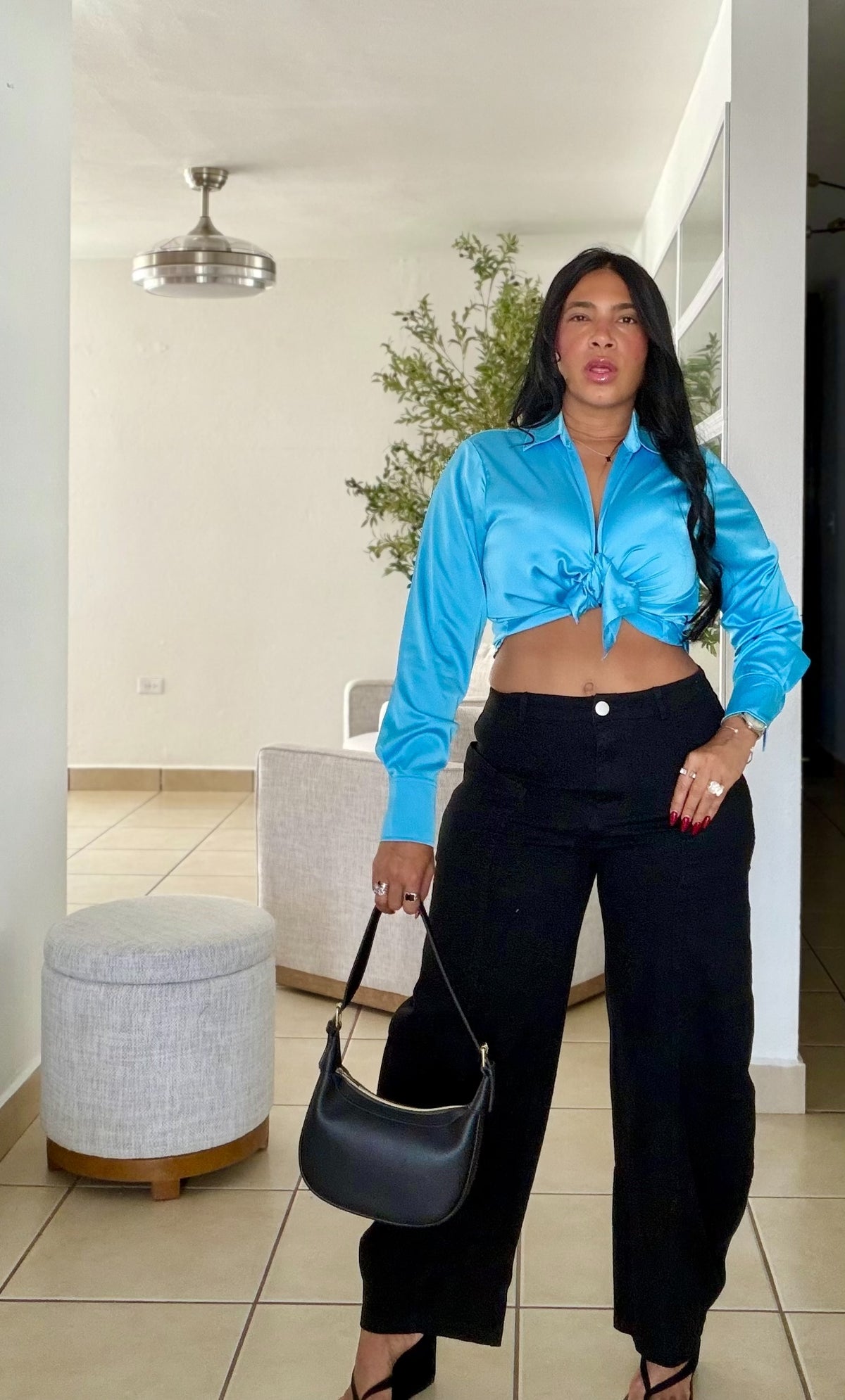 “Cali” blacky blacky Bien Spandex Barrel Pants Denim Bien Spandex’sLiviano(le llamo el sumamente perfecto) tiene bolsillos. Fit perfecto. Incluye bandana removible. Color negro🖤 bien còmodo