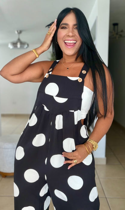 Darita Oversized Black and White De Overall (tiene bolsillos) negro y blanco (SOLD OUT)