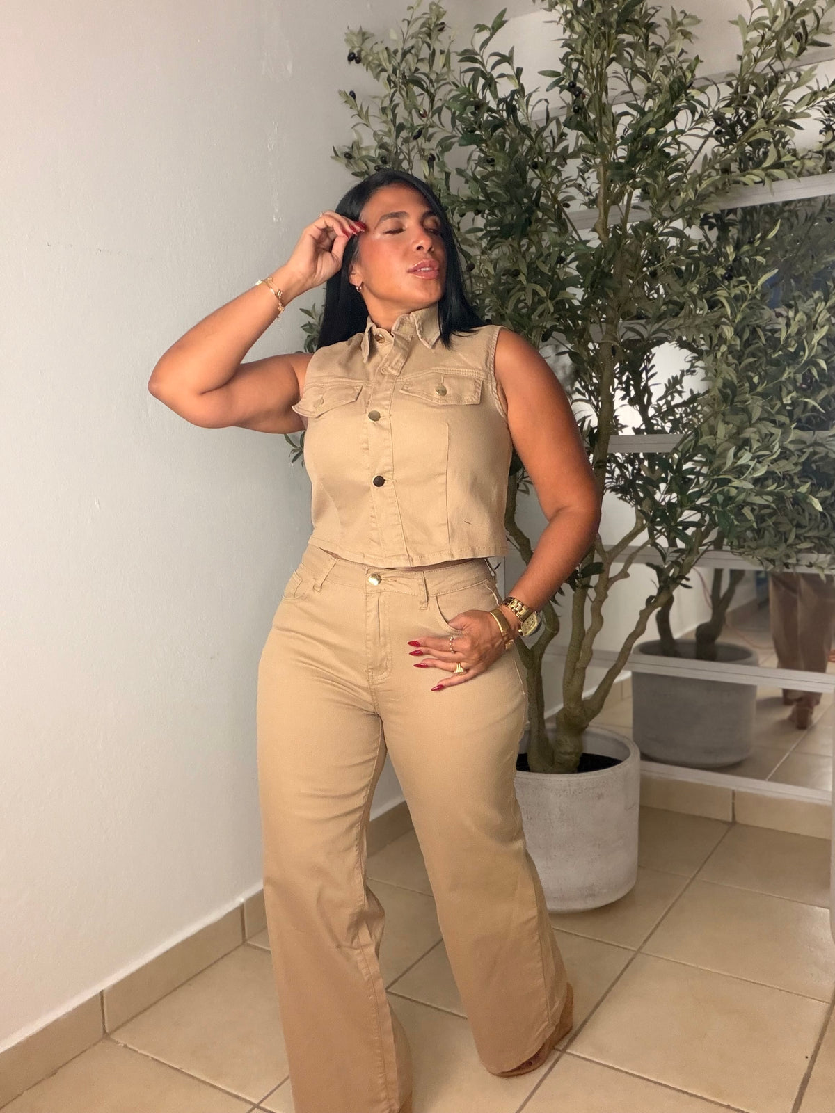 “Juanas” Mocha Beige Spandex Set Vest top y pantalòn . Simula denim (bien expandible) ùnico color y cubridor total. Mega còmodo (SOLD OUT GRACIAS)