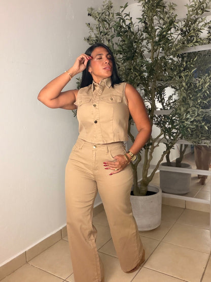 “Juanas” Mocha Beige Spandex Set Vest top y pantalòn . Simula denim (bien expandible) ùnico color y cubridor total. Mega còmodo (SOLD OUT GRACIAS)