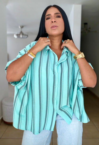 Atarah Mint Blue Vertical Striped Oversized Blusón (único color)