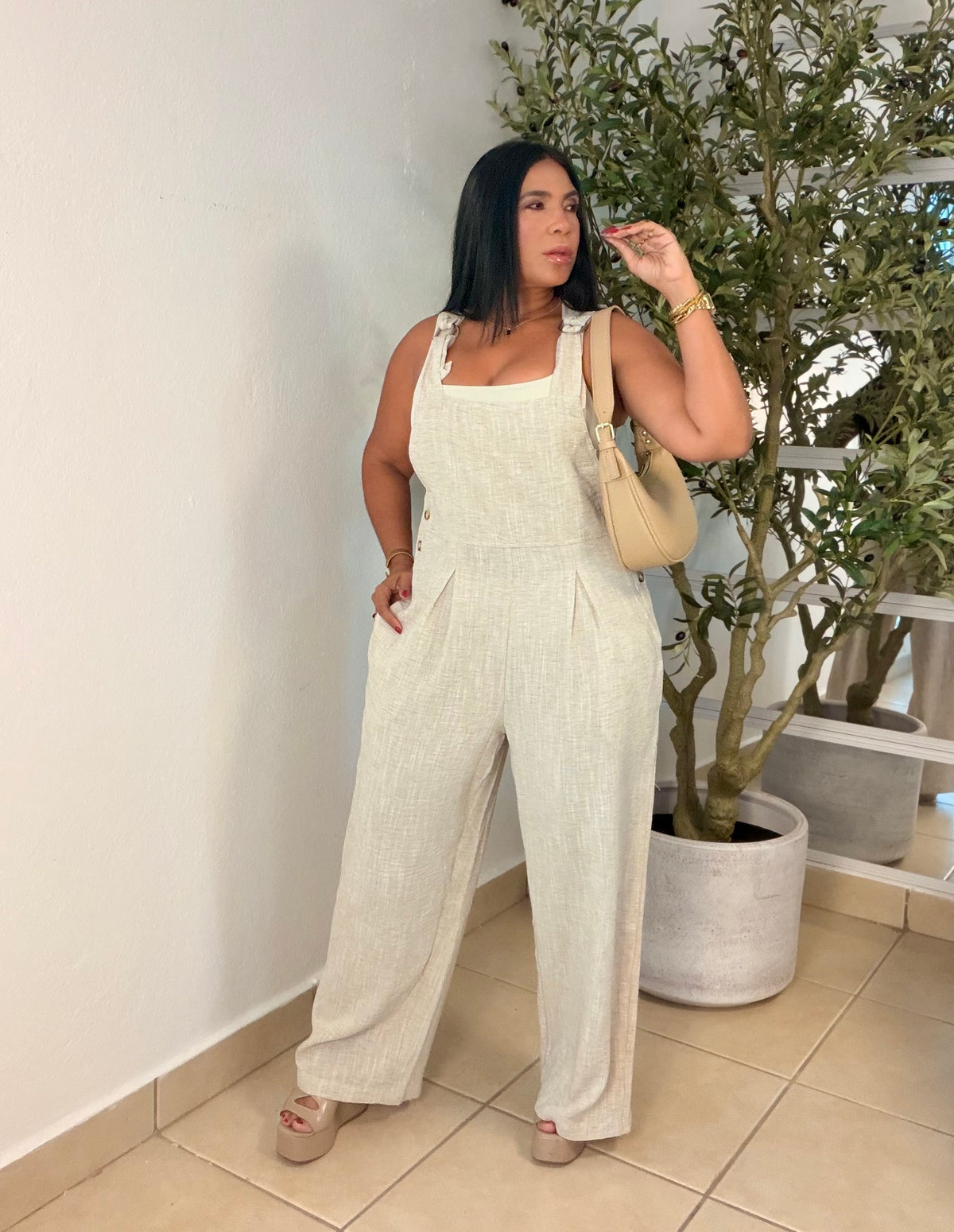 Overall color ctema avena en Hilo mega calidad premium. Ajustable en manguillos a gusto SOLD OUT GRACIAS