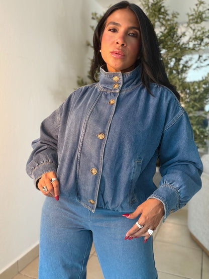 De Lujo Oversized Denim Blue Jacket and Top. Spandex Totalmente. Tiene zipper para que tambièn lo puedas utilizar suelto