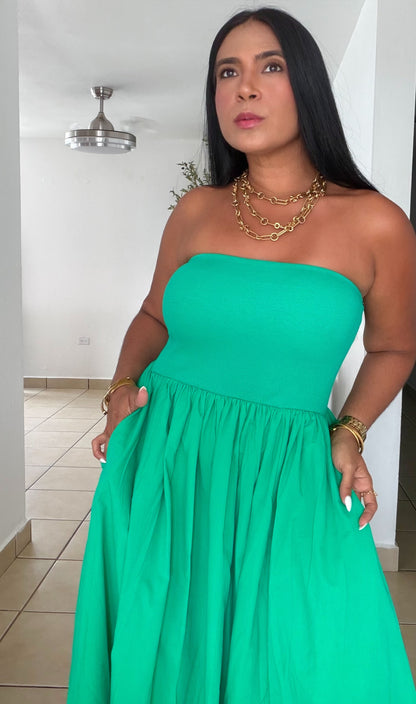Stunning Green Tube Spandex Midi Dress (demasiado bello!!) tiene bolsillos. No zipper ni botones