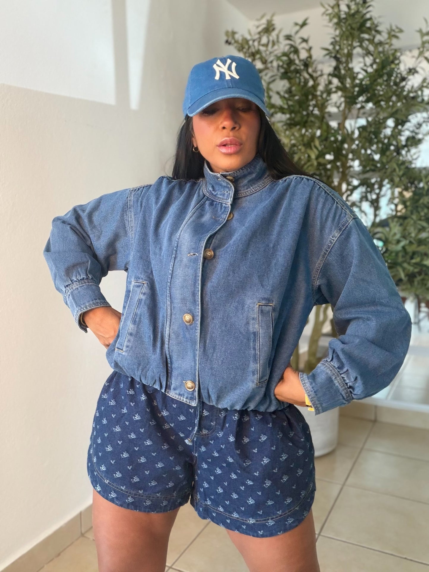 De Lujo Oversized Denim Blue Jacket and Top. Spandex Totalmente. Tiene zipper para que tambièn lo puedas utilizar suelto